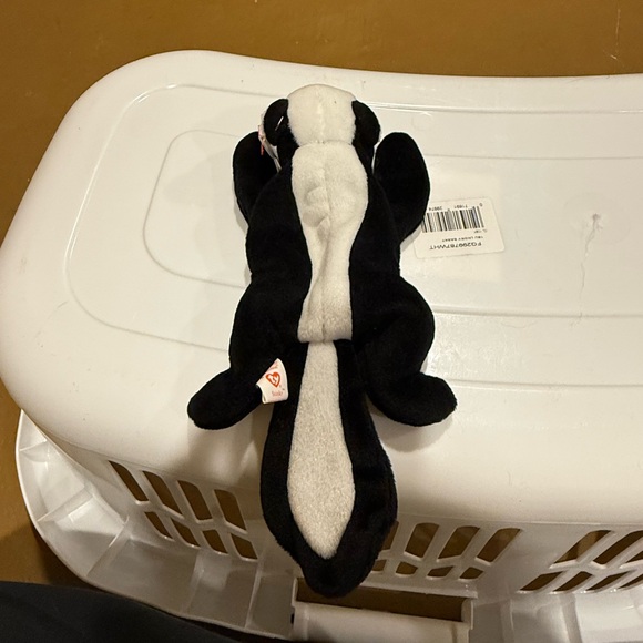 TY Beanie Baby “Stinky” - Picture 3 of 6